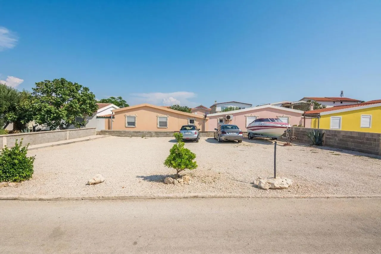 Apartments By The Sea Vir - 20333