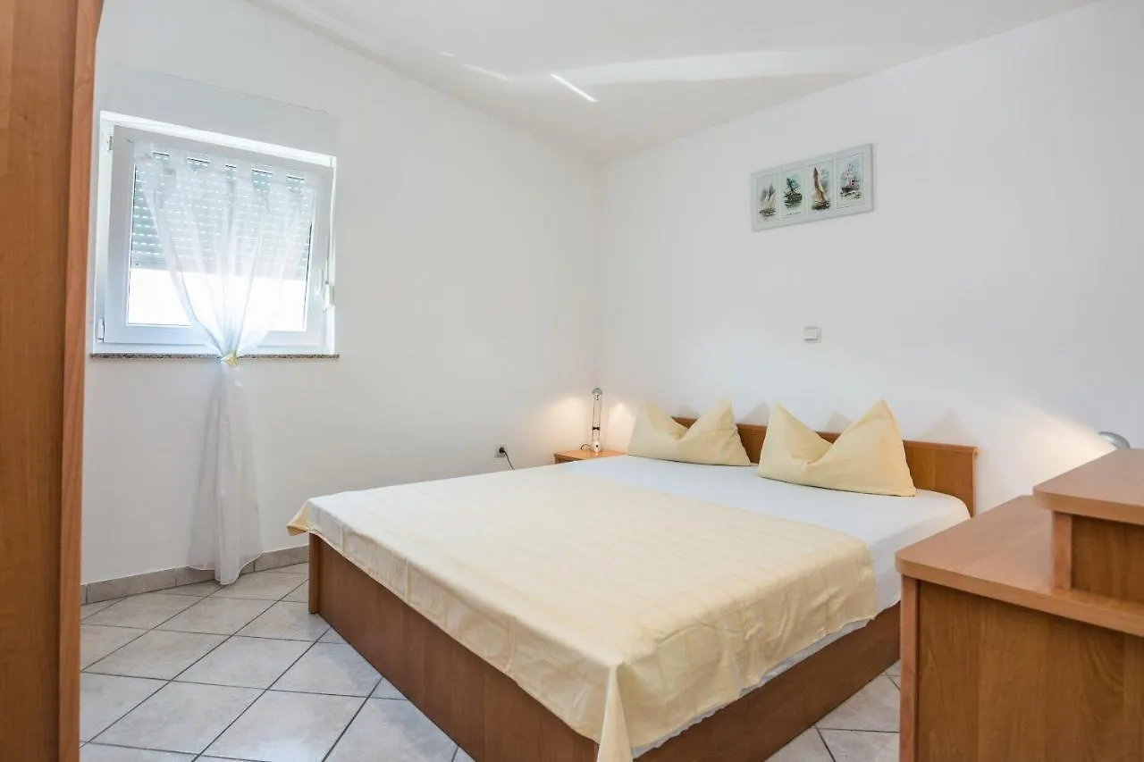 Apartments By The Sea Vir - 20333 Croatia