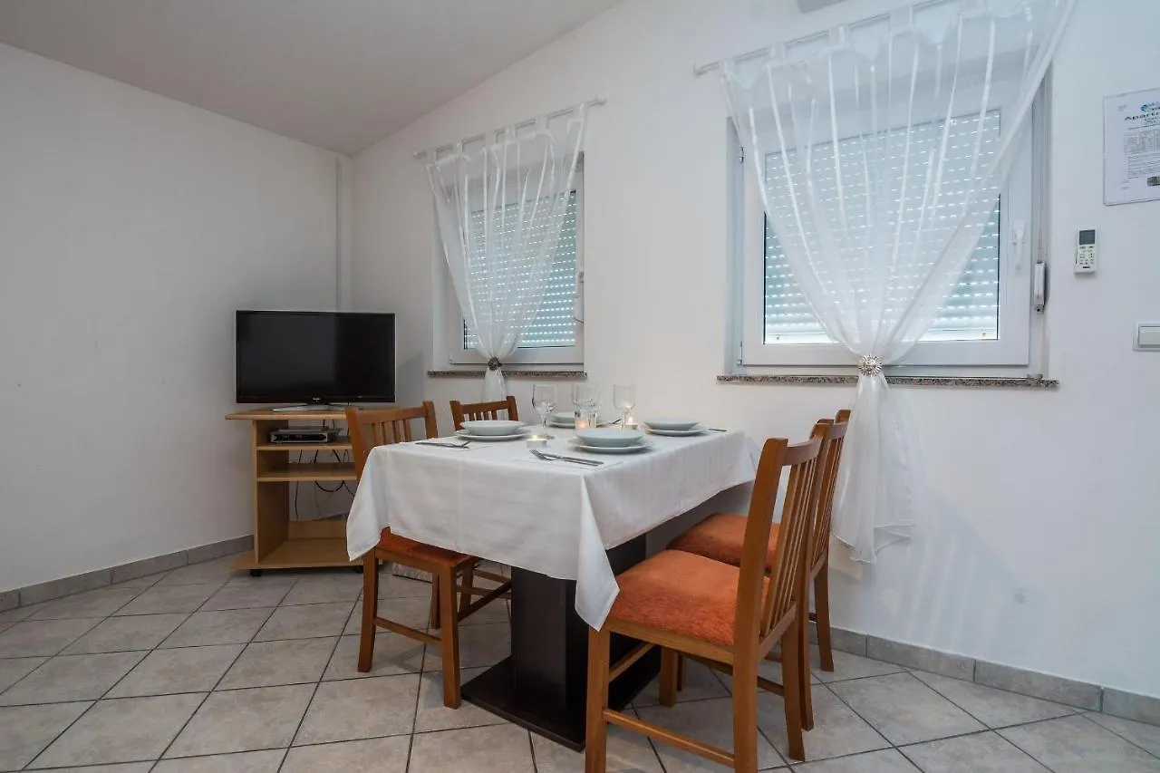 Apartments By The Sea Vir - 20333