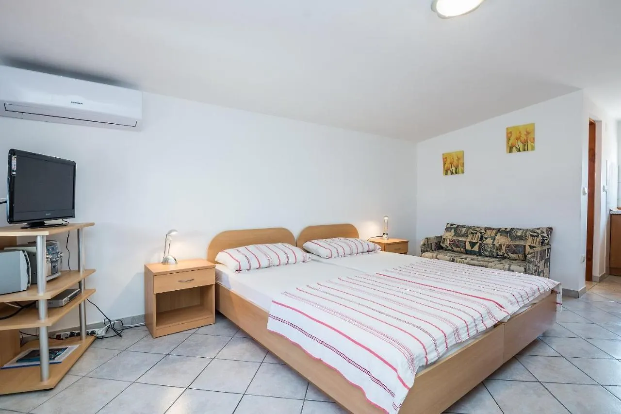 Apartments By The Sea Vir - 20333