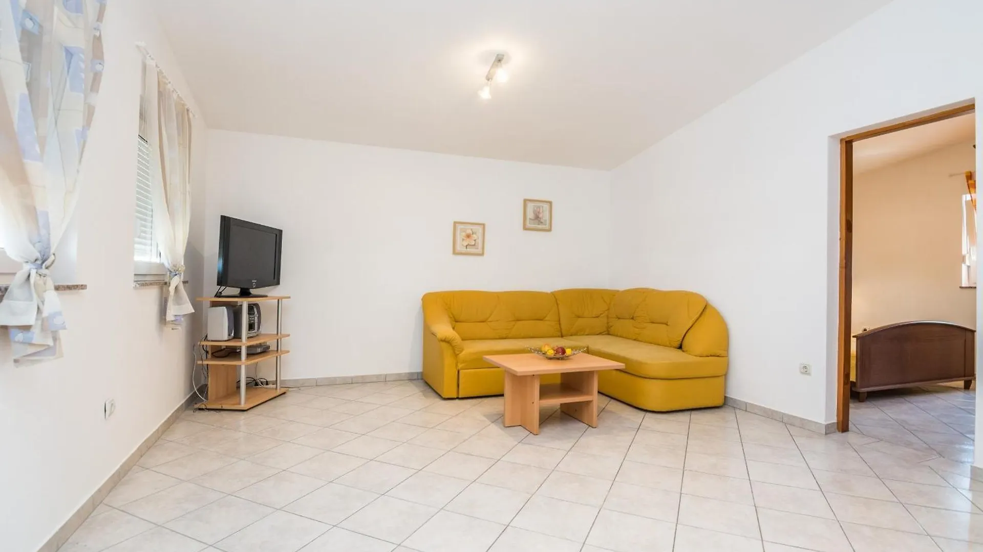 Apartments By The Sea Vir - 20333