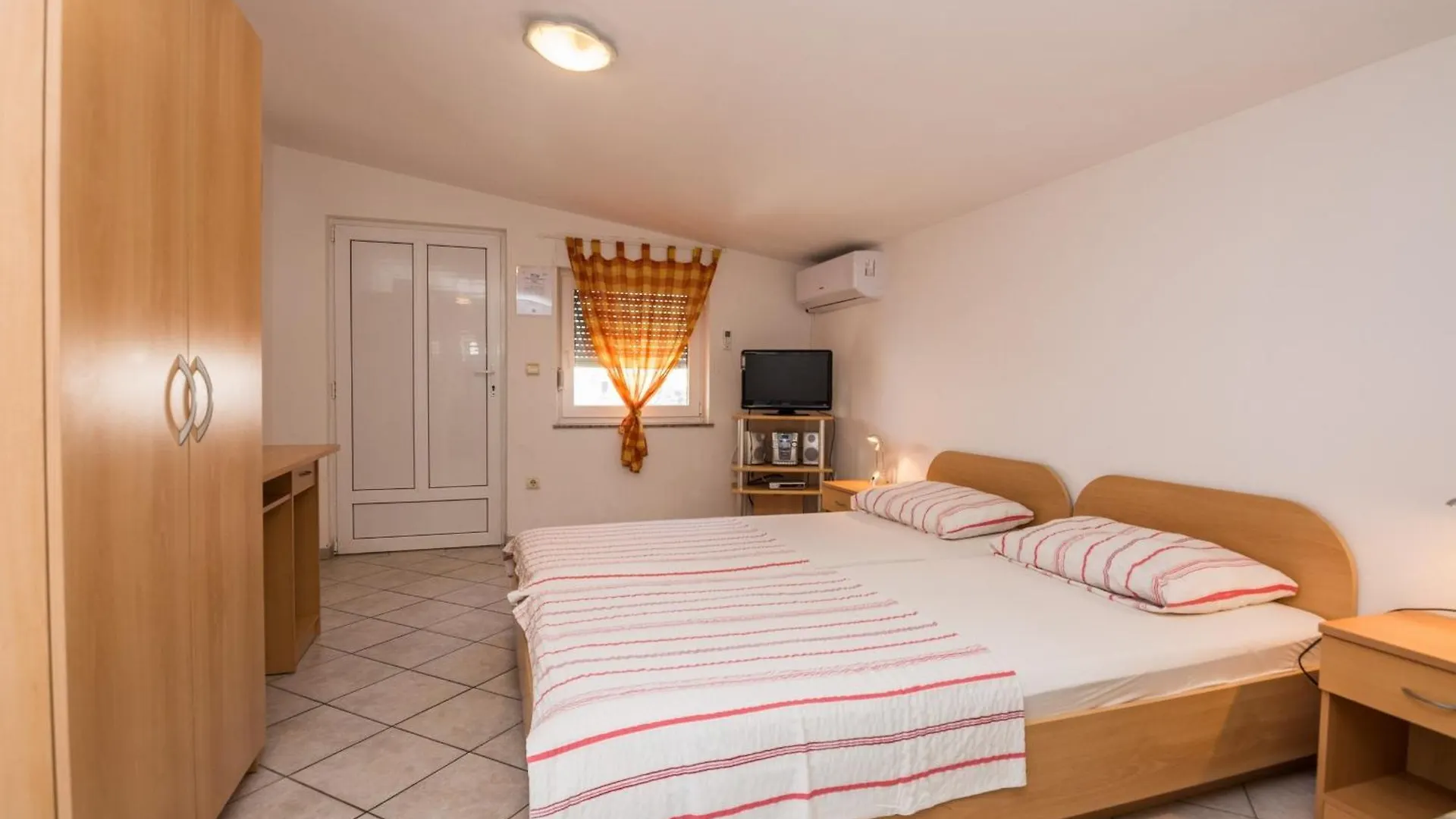 Apartments By The Sea Vir - 20333